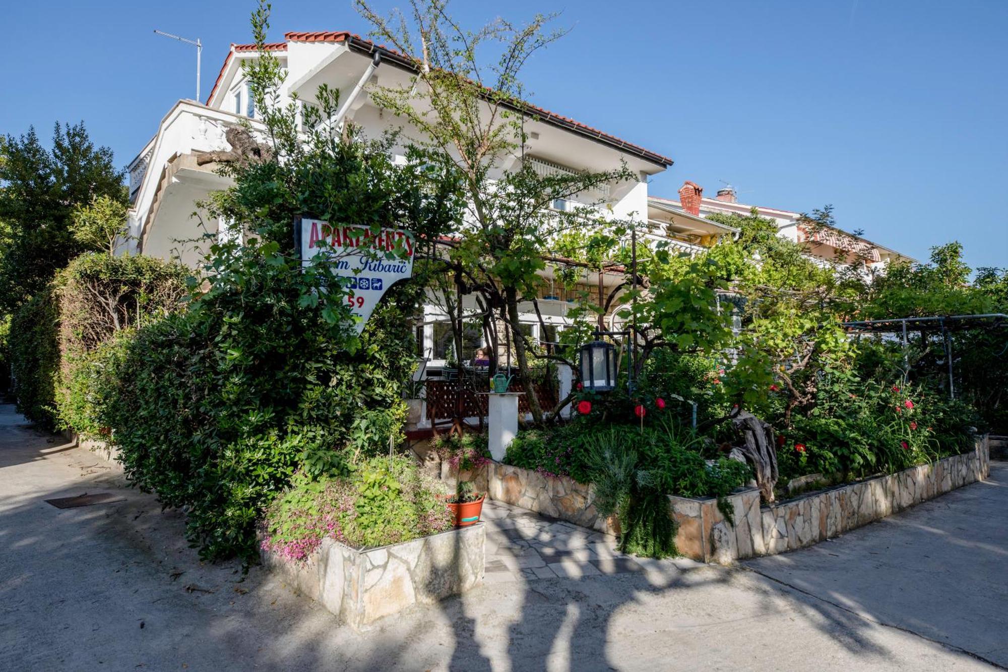 Kazo Apartment Rab Town Bagian luar foto
